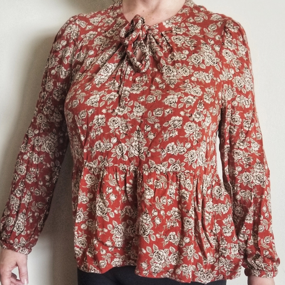 (L) DR2 Anthroplogie Peasant Top Floral Rose Print Tie Neck Detail Blouse